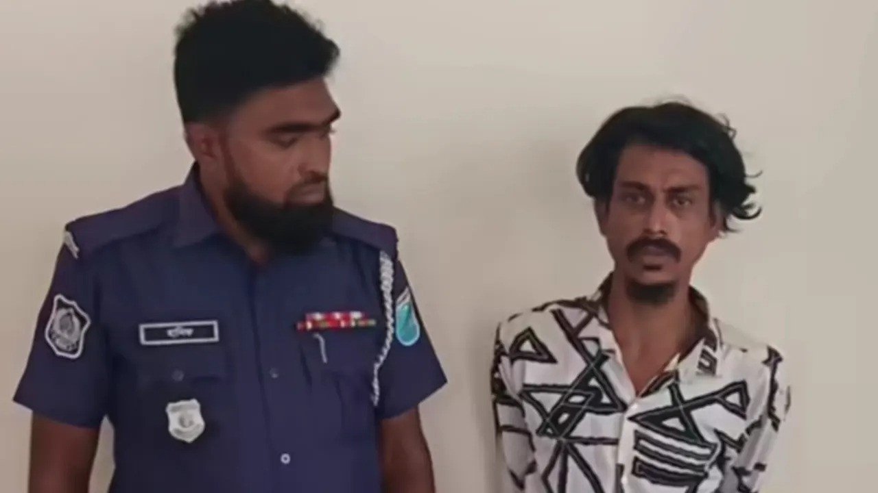 নারায়ণগঞ্জে ইয়াবাসহ শীর্ষ সন্ত্রাসী ‘মেন্টাল মানিক’ গ্রেপ্তার